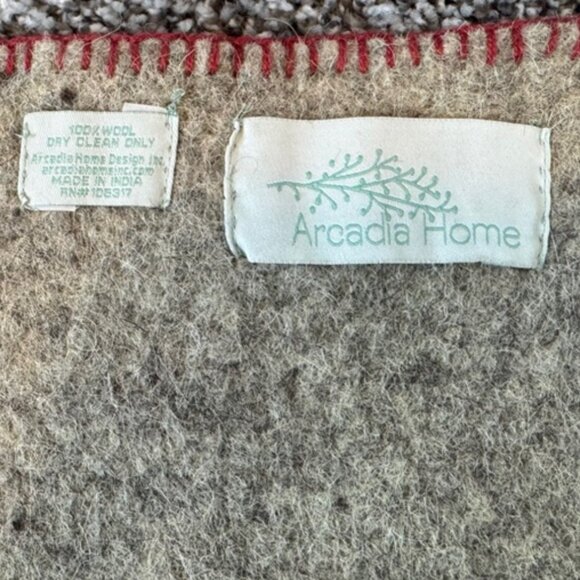 Arcadia Home 100% Wool Holiday Christmas Table Runner Reindeer & Sleigh 16"X45" - Picture 3 of 7